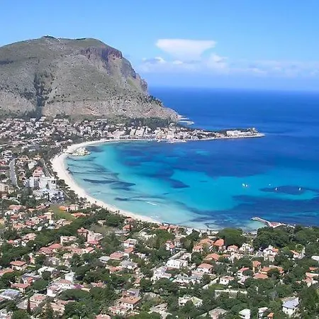 Casa vacanze Hikkara Airport, Sea And Beach