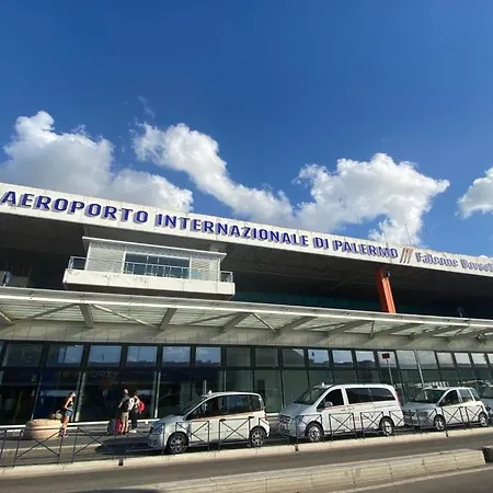 Hikkara Airport, Sea And Beach Casa vacanze