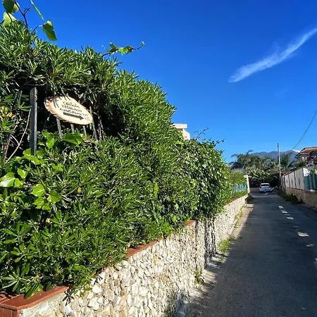 Casa vacanze Hikkara Airport, Sea And Beach Carini